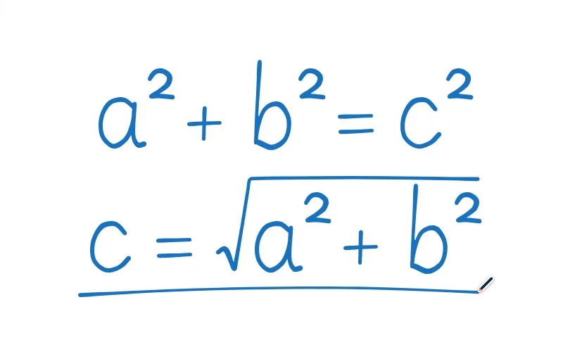 Piórem kaligraficznym pisze się odręcznie a² + b² = c², a pod spodem c = √(a² + b²) z kreską pierwiastka nad wyrażeniem i podkreśleniem; kreska grubieje na zakrętach i końcach.